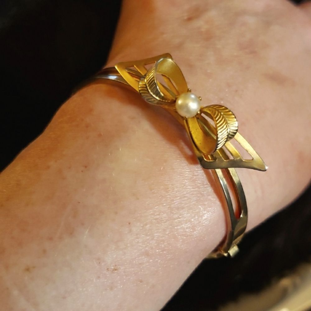 Victorian Revival Gold Plated Hinged Bracelet with Bow and Cultured Pearl - Picture 7 of 7